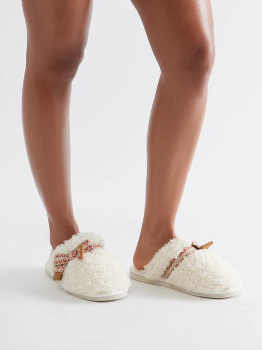 Cozy Ivory Sherpa Slip-On Slippers NEW 🏷️
